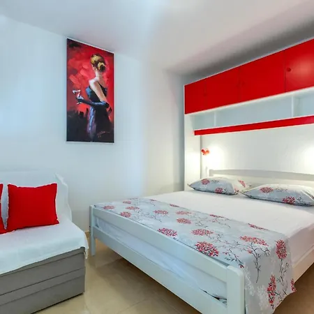 1 Bedroom Stunning In