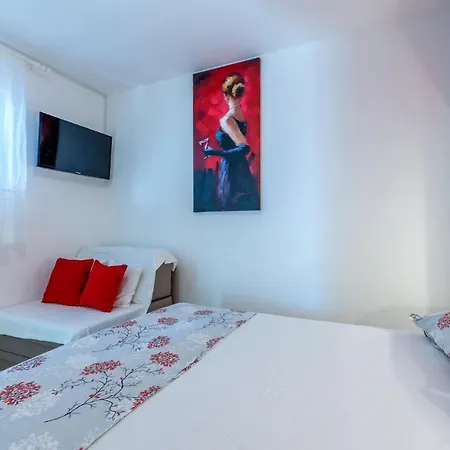 1 Bedroom Stunning In *